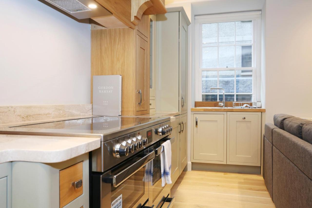 Joivy Modern And Airy Flat On The Historic Royal Mile Apartment Единбург Екстериор снимка