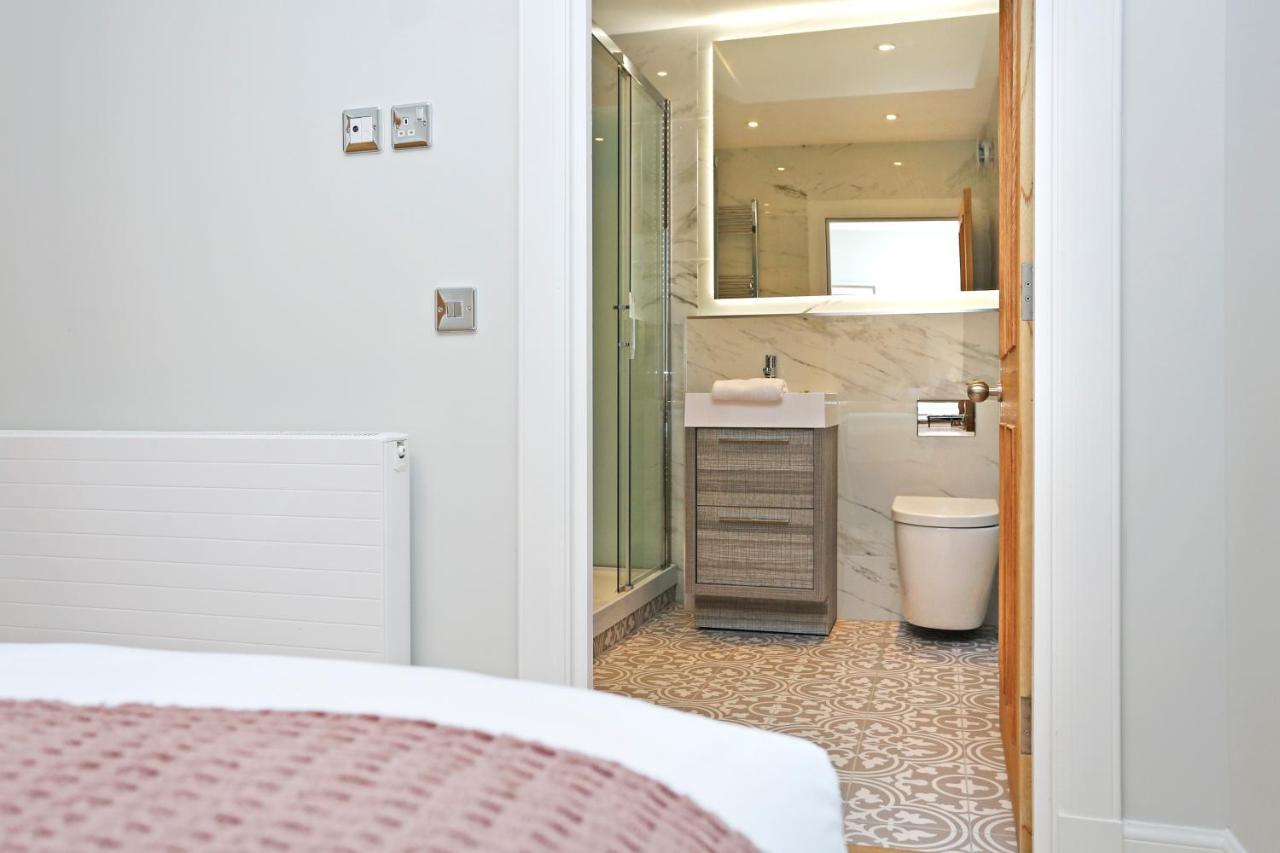 Joivy Modern And Airy Flat On The Historic Royal Mile Apartment Единбург Екстериор снимка