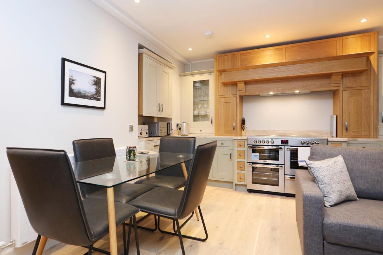 Joivy Modern And Airy Flat On The Historic Royal Mile Apartment Единбург Екстериор снимка