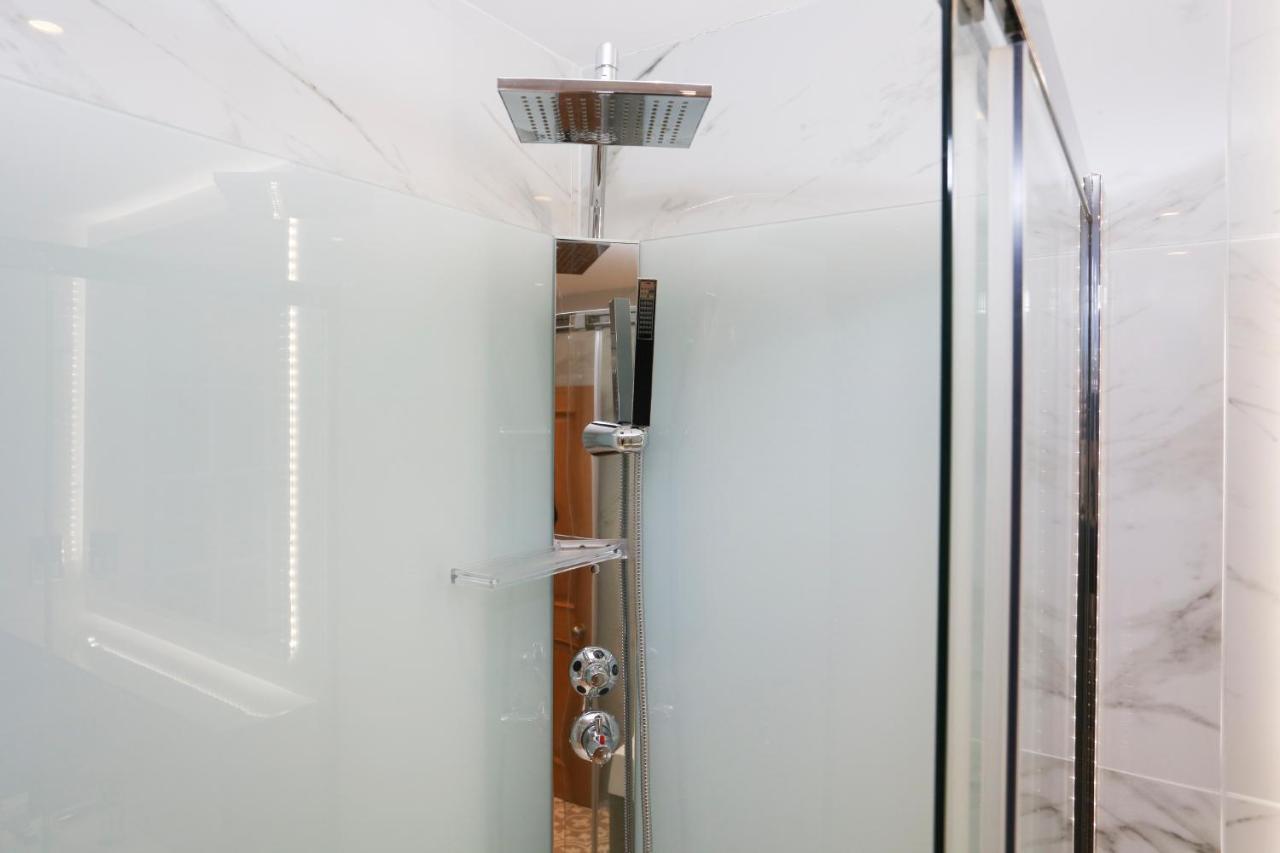 Joivy Modern And Airy Flat On The Historic Royal Mile Apartment Единбург Екстериор снимка